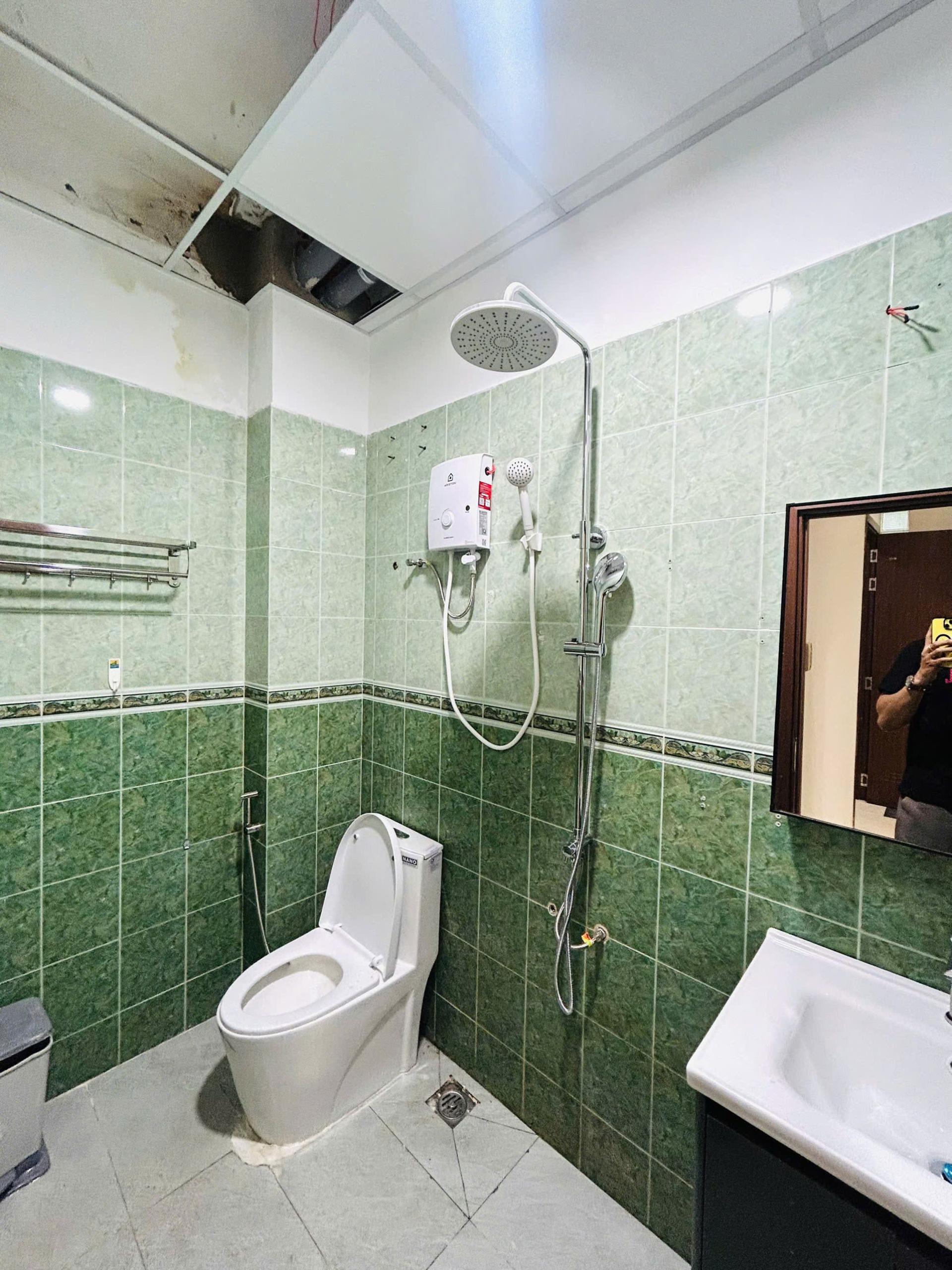 Phòng tắm cao cấp với hệ thống chống thấm và thiết bị vệ sinh cần tính chi phí riêng cùng Nguyên Phát (NP Group)